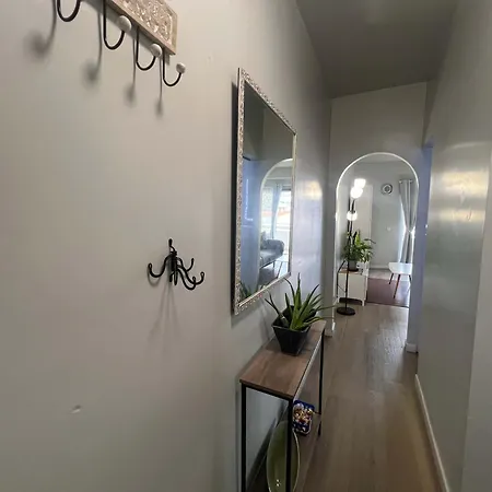 Triple A Location Rents Fast By Better Bookings Apartament